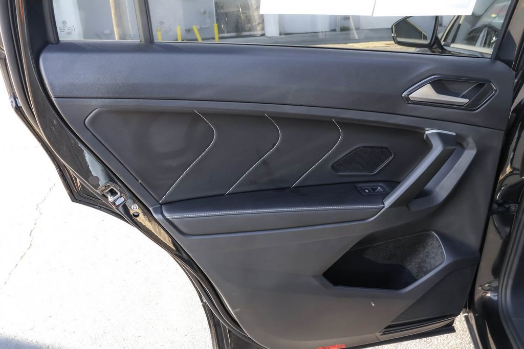 Used 2024 Volkswagen Tiguan SE R-Line image 27