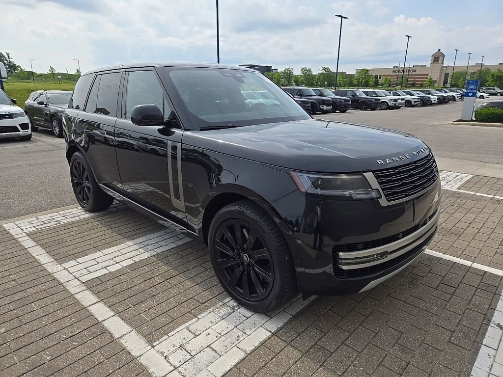 Certified 2025 Land Rover Range Rover SE AWD/4WD image 3