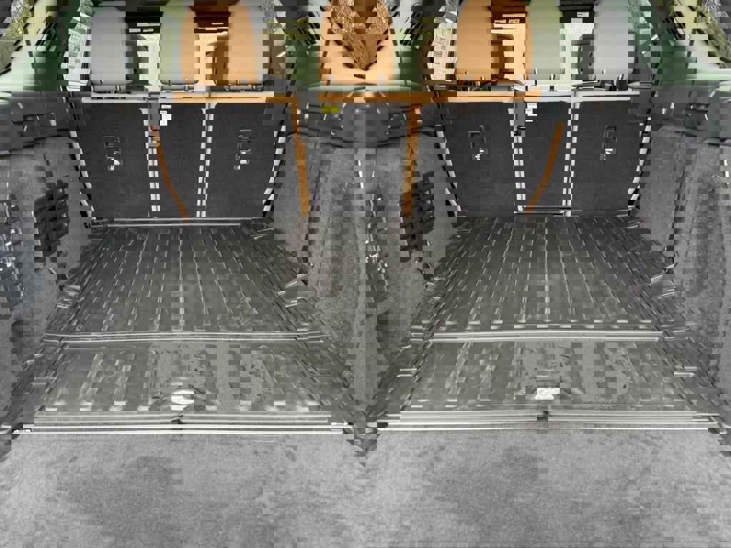 New 2026 Land Rover Discovery Limited Edition image 38