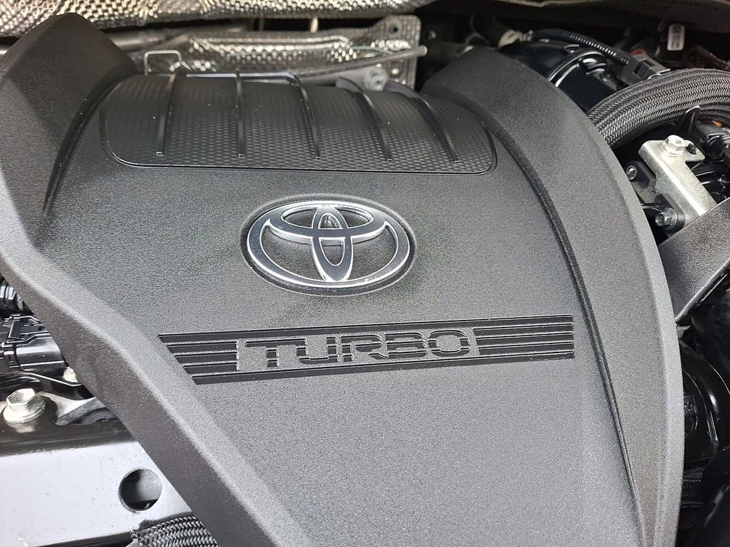 Used 2024 Toyota Highlander XLE image 28