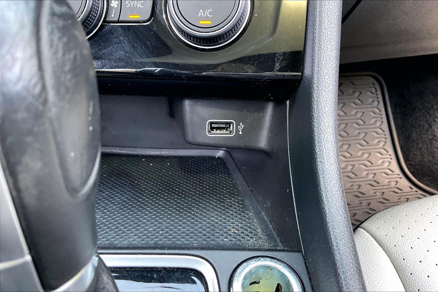 Used 2019 Volkswagen Jetta R-Line w/ R-Line Cold Weather Package FWD image 22