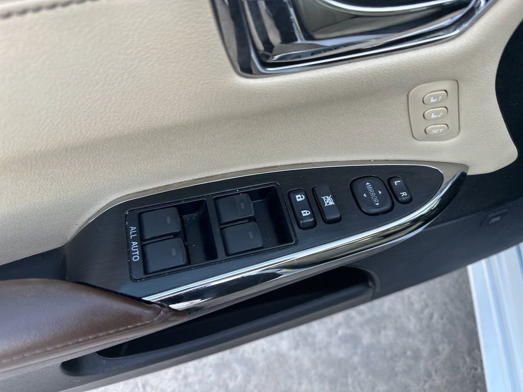 Used 2016 Toyota Avalon Limited w/ Toyota Safety Sense Package FWD image 7
