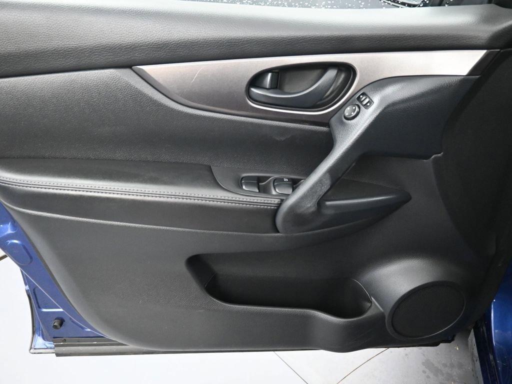 Used 2022 Nissan Rogue Sport S image 20