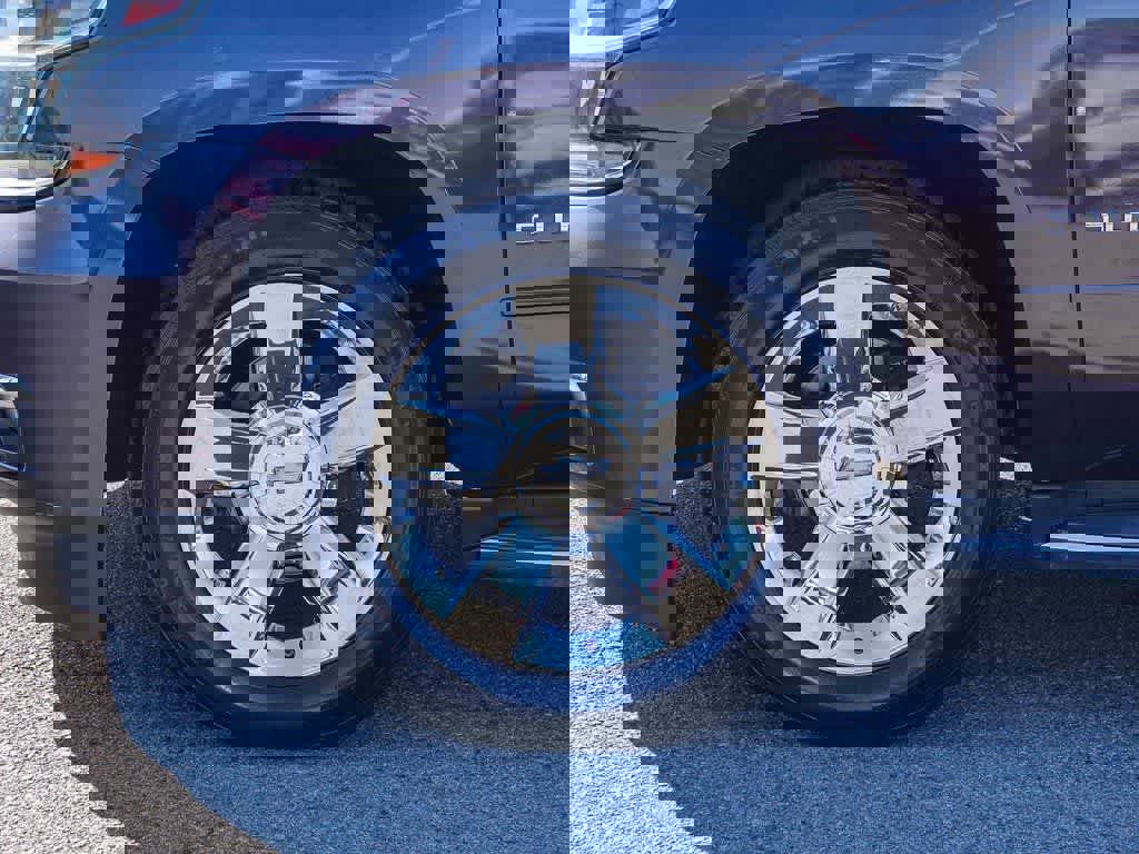 Used 2015 Chevrolet Suburban LTZ image 10