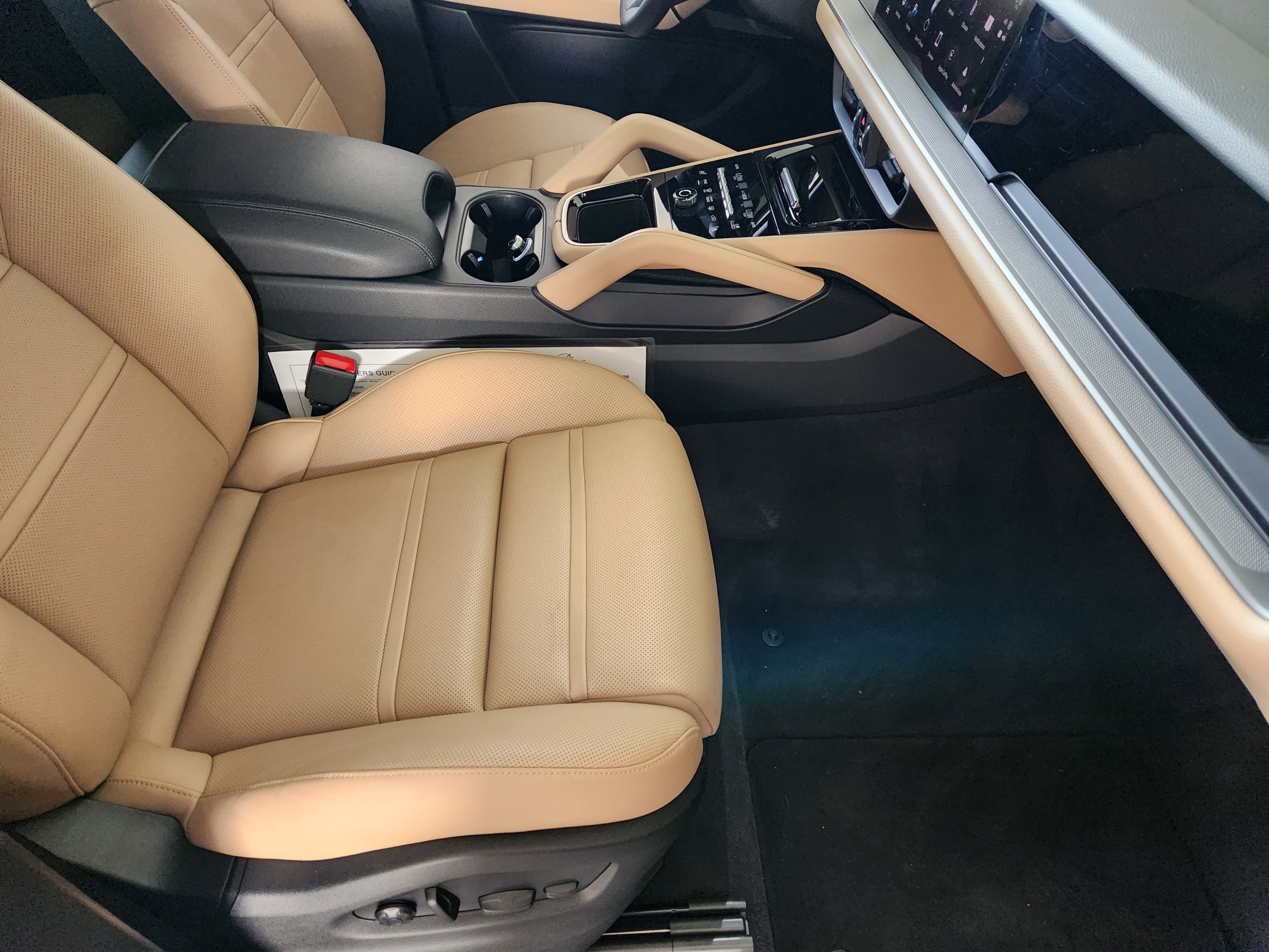 Certified 2025 Porsche Cayenne Coupe image 17