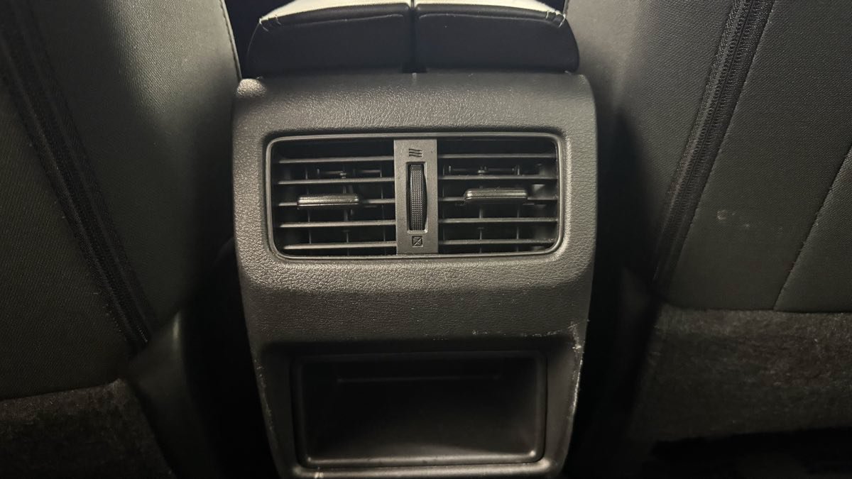 Used 2025 Nissan Rogue S AWD/4WD image 29
