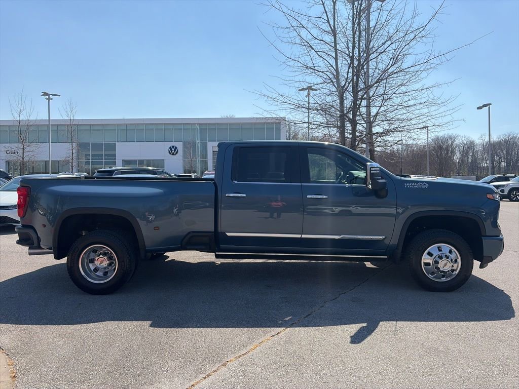 Used 2025 Chevrolet Silverado 3500 High Country w/ High Country Premium Package AWD/4WD image 8