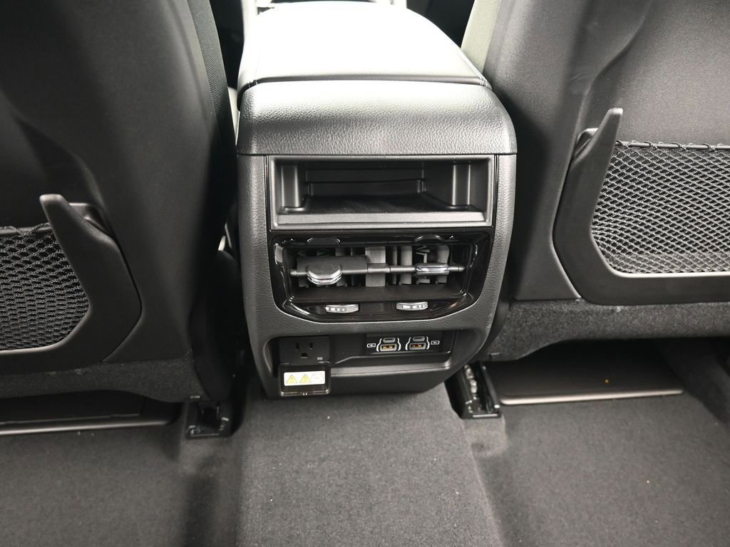 New 2025 Jeep Grand Cherokee Altitude image 30