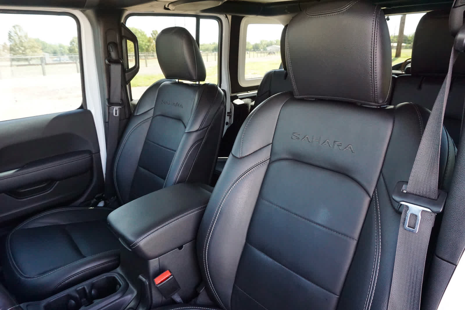 Used 2021 Jeep Wrangler Unlimited Sahara AWD/4WD image 28