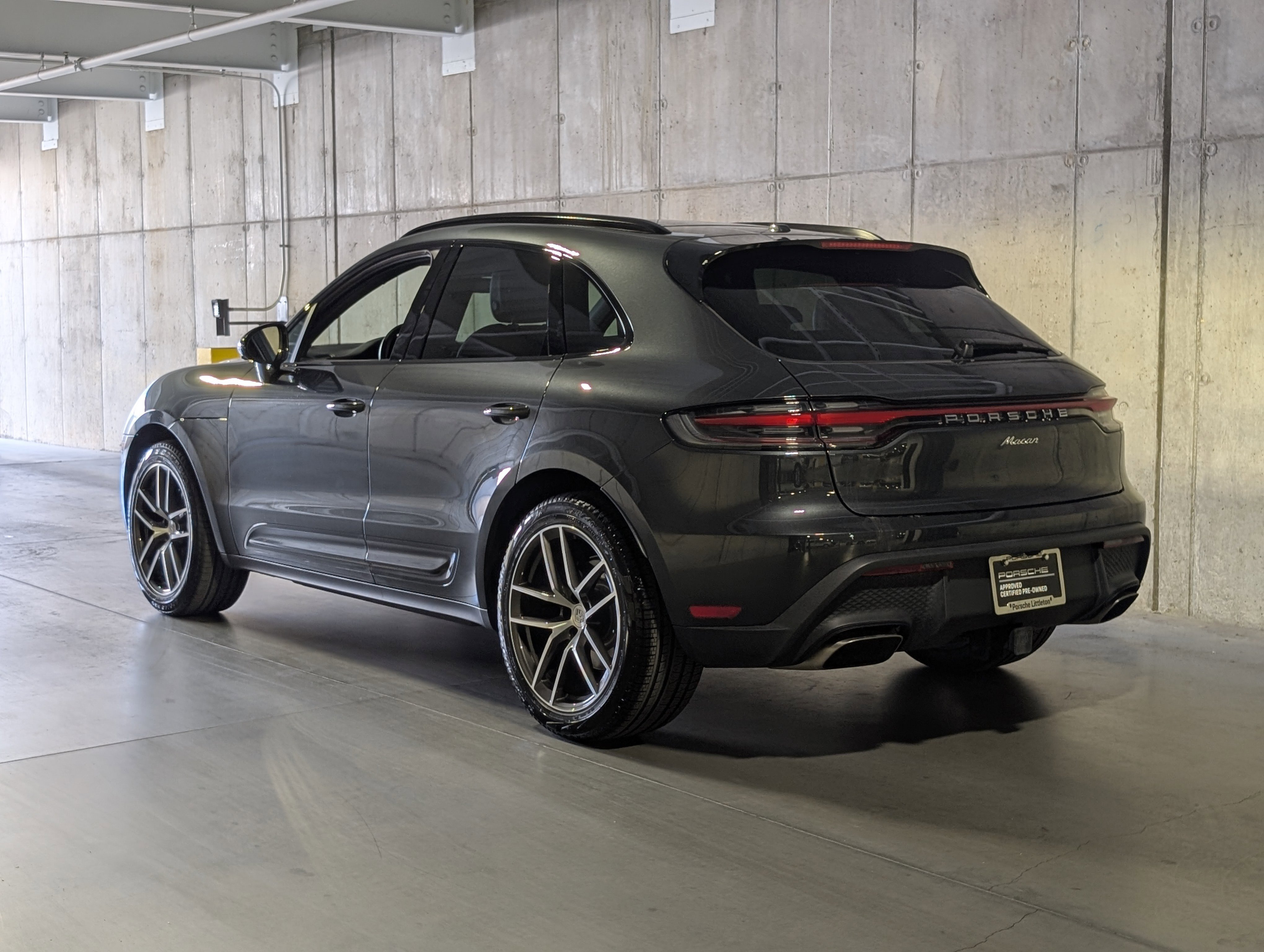 Certified 2025 Porsche Macan image 3