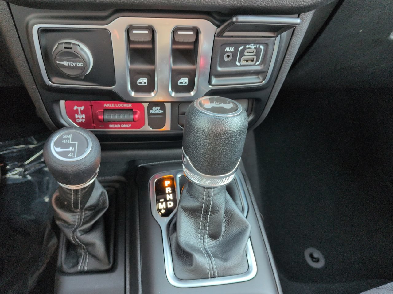 Used 2024 Jeep Wrangler Sport AWD/4WD image 17