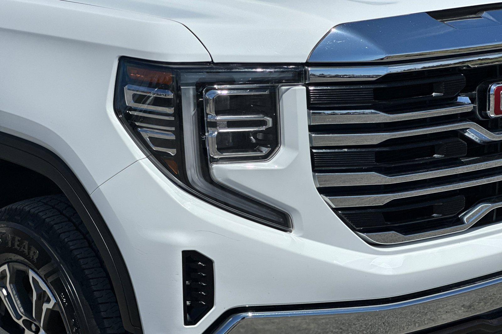 Used 2024 GMC Sierra 1500 SLT image 43