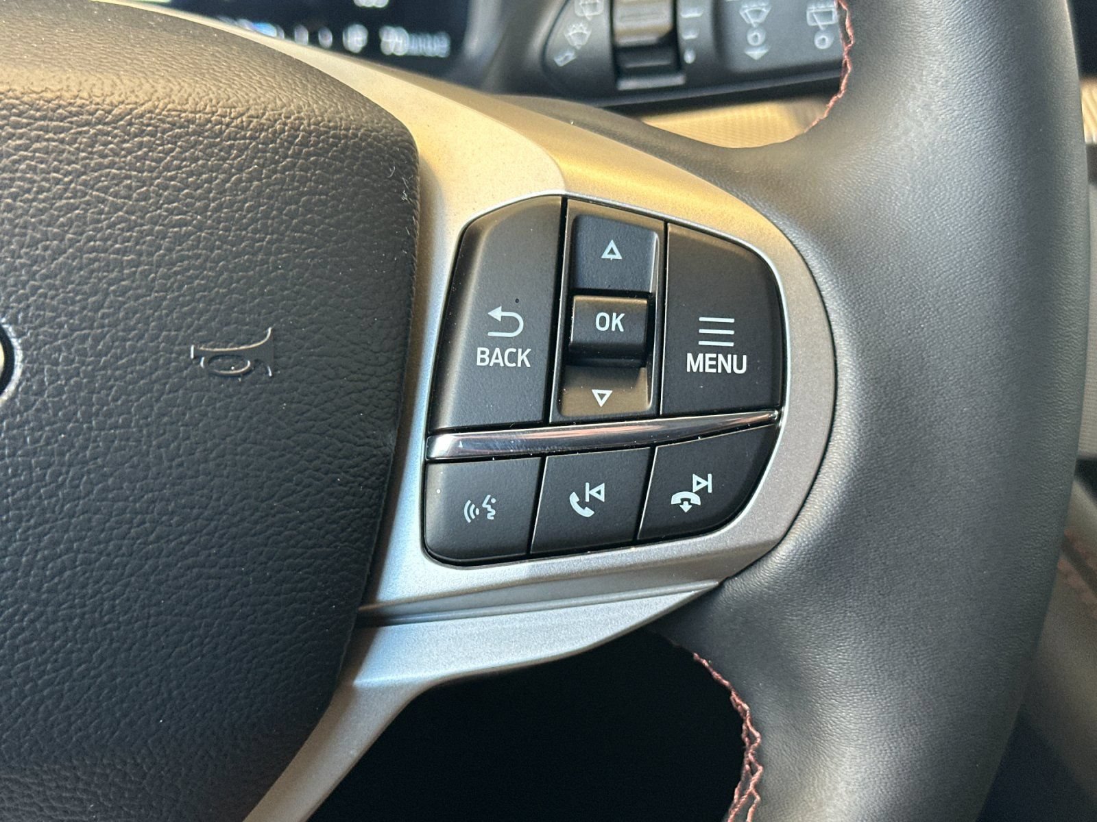 Used 2025 Ford Explorer Active w/ Active Comfort Package RWD image 33
