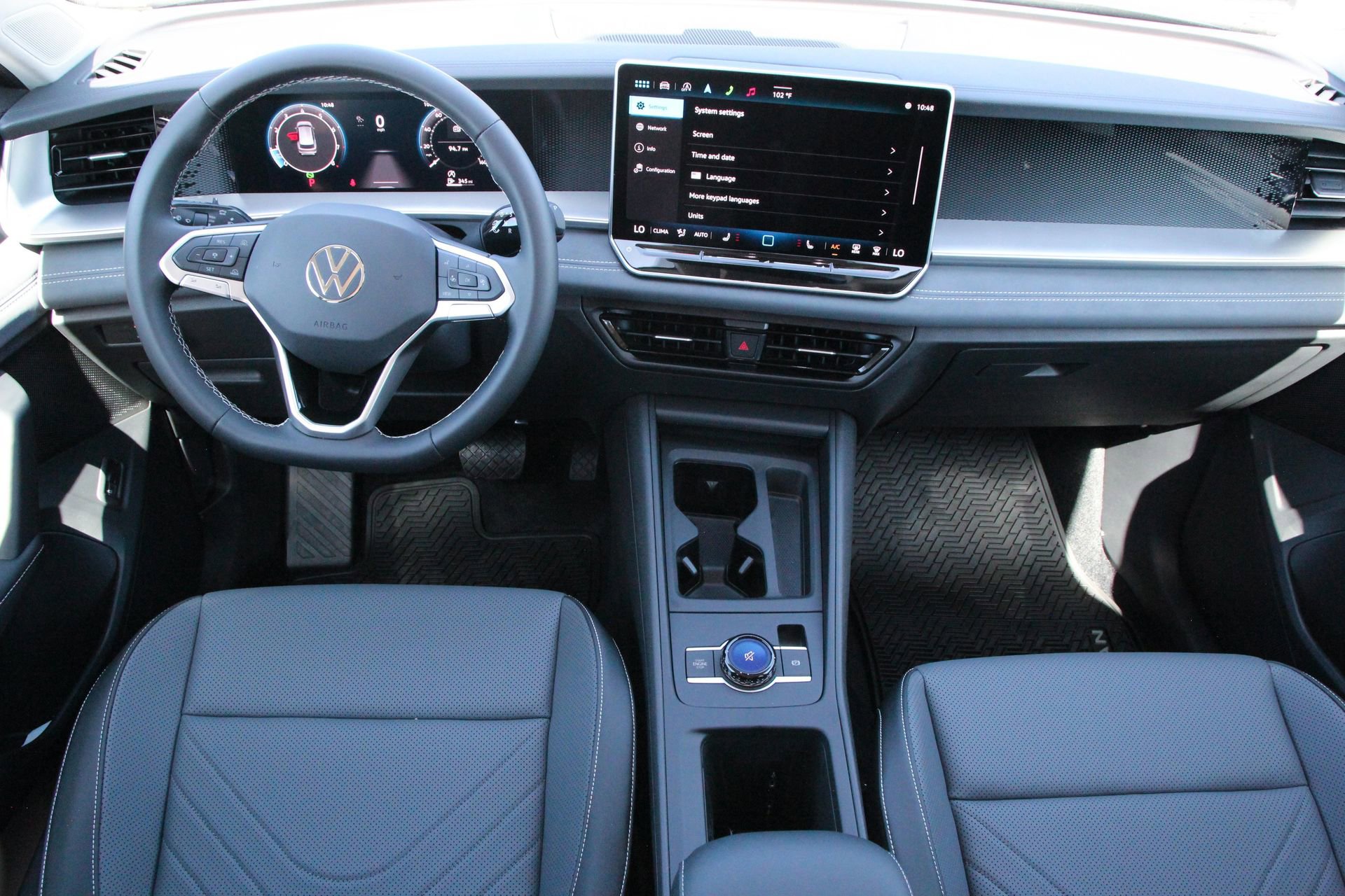 Certified 2025 Volkswagen Tiguan SE FWD image 14
