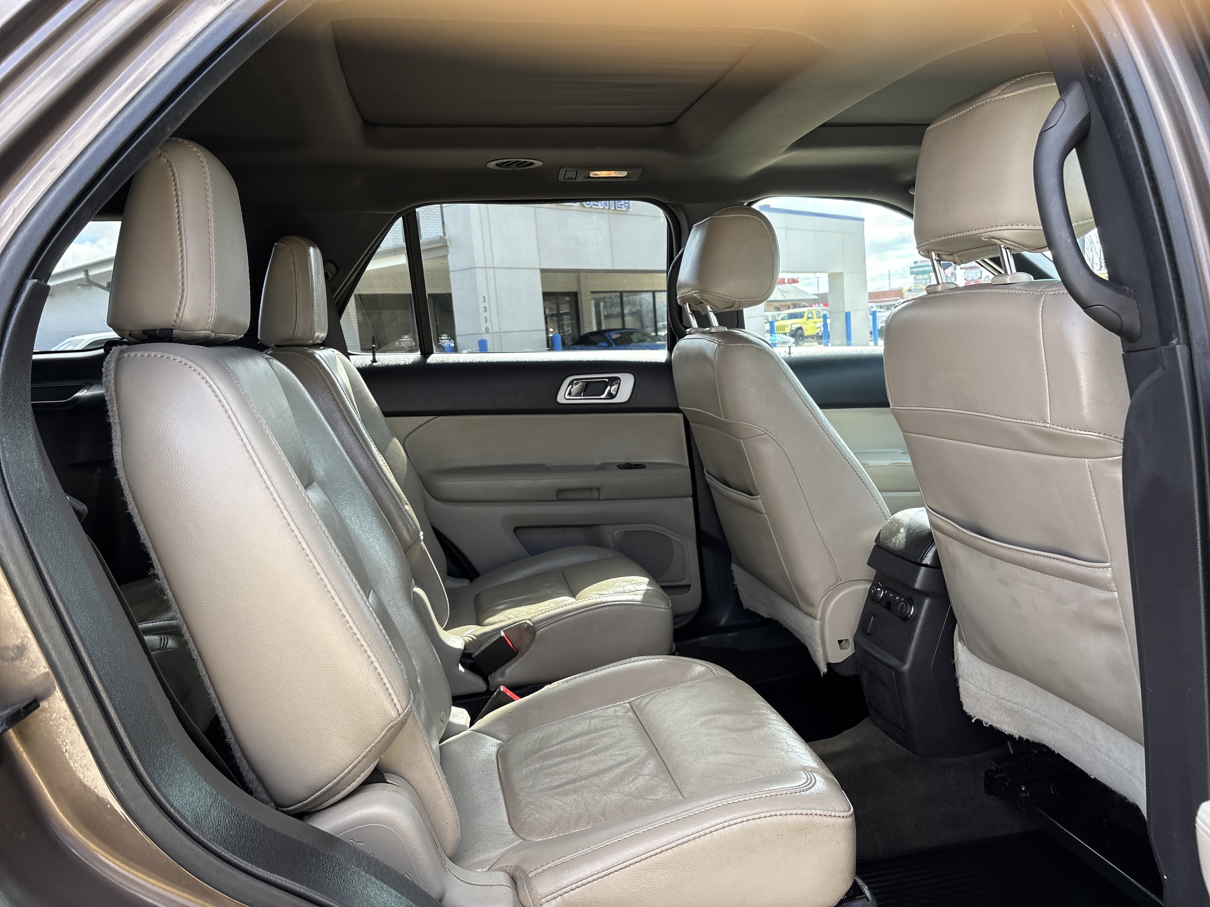 Used 2015 Ford Explorer XLT w/ Equipment Group 202A FWD image 8