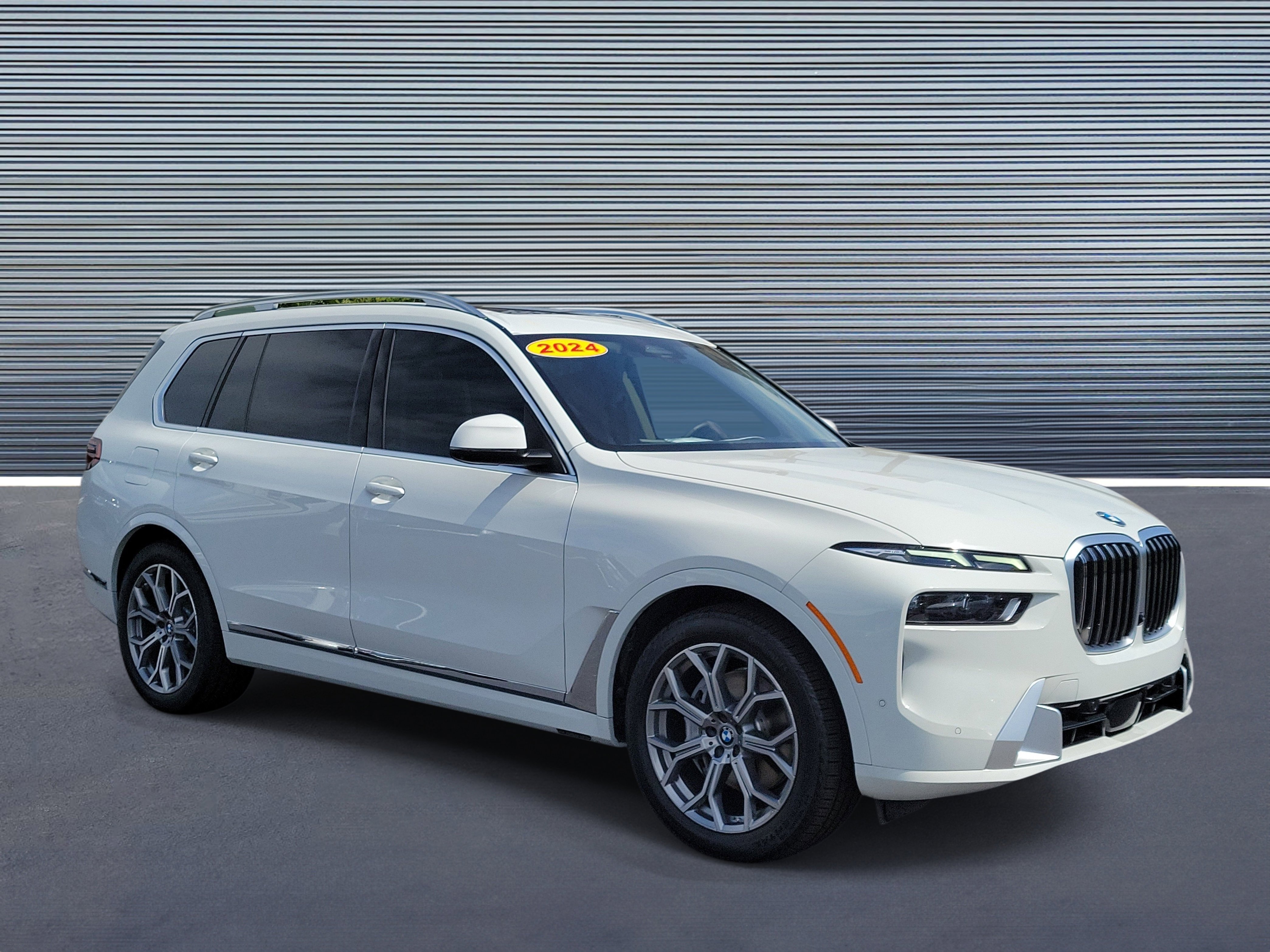Certified 2024 BMW X7 xDrive40i w/ Premium Package AWD/4WD image 2
