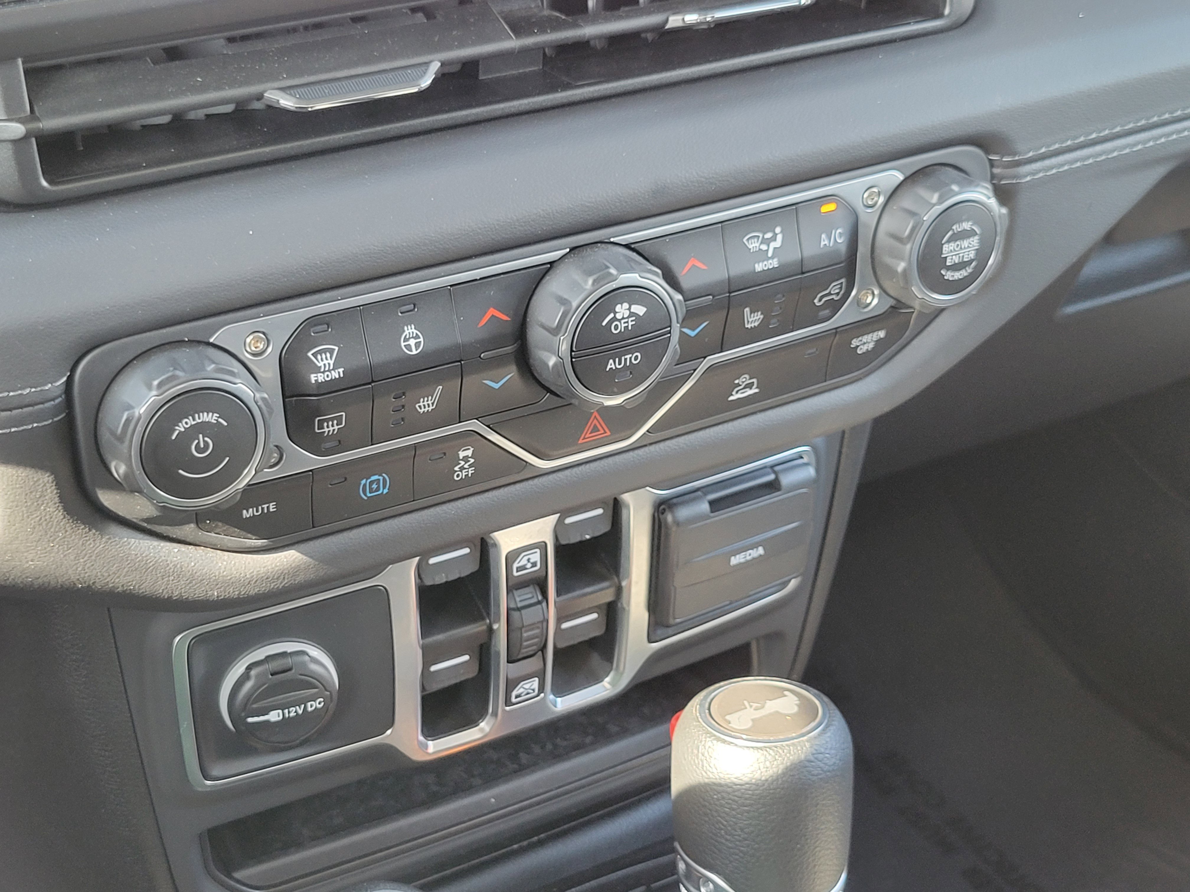 Used 2025 Jeep Wrangler Unlimited Sahara AWD/4WD image 14