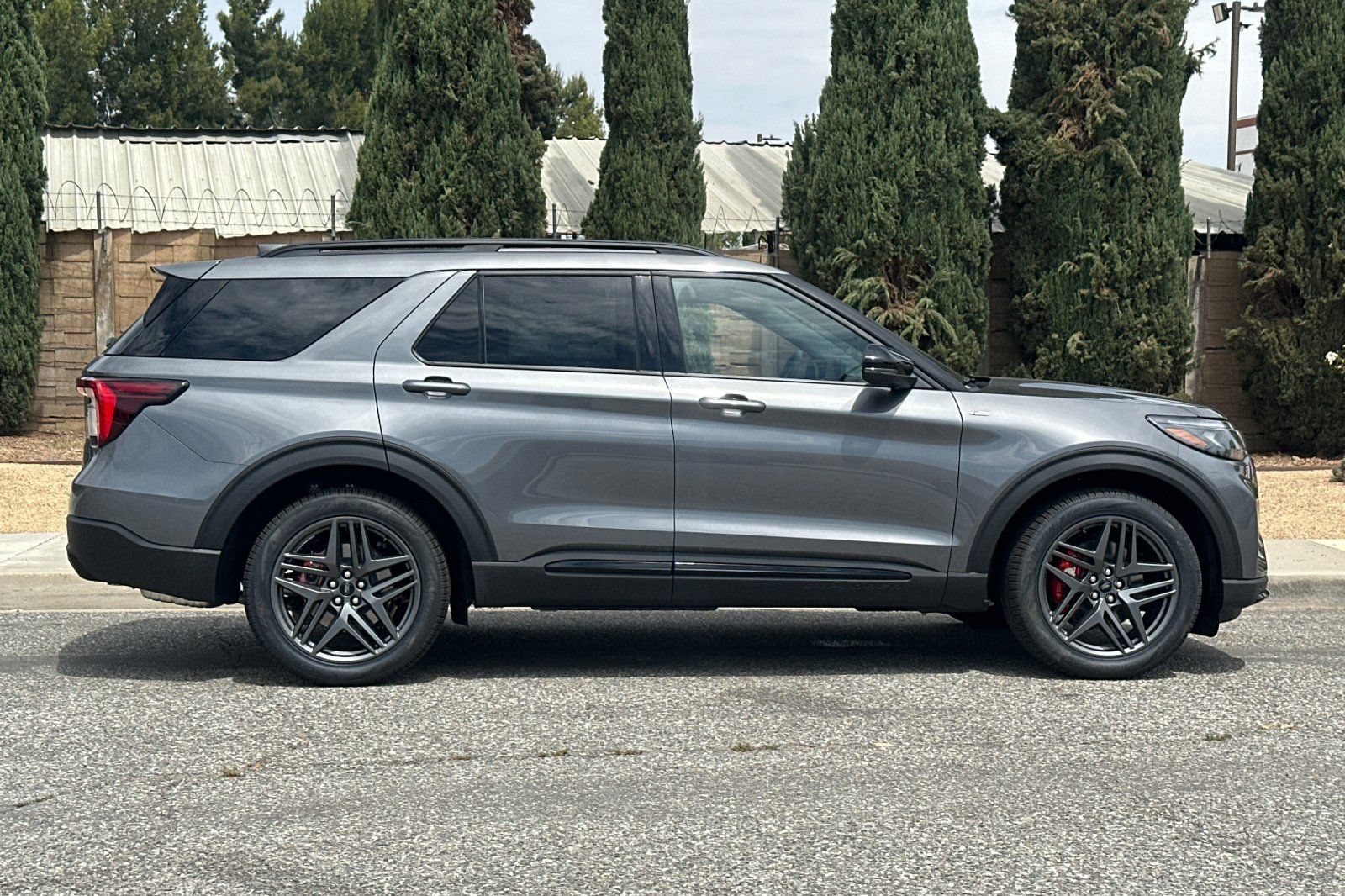 New 2026 Ford Explorer ST-Line w/ ST-Line Street Pack RWD image 3