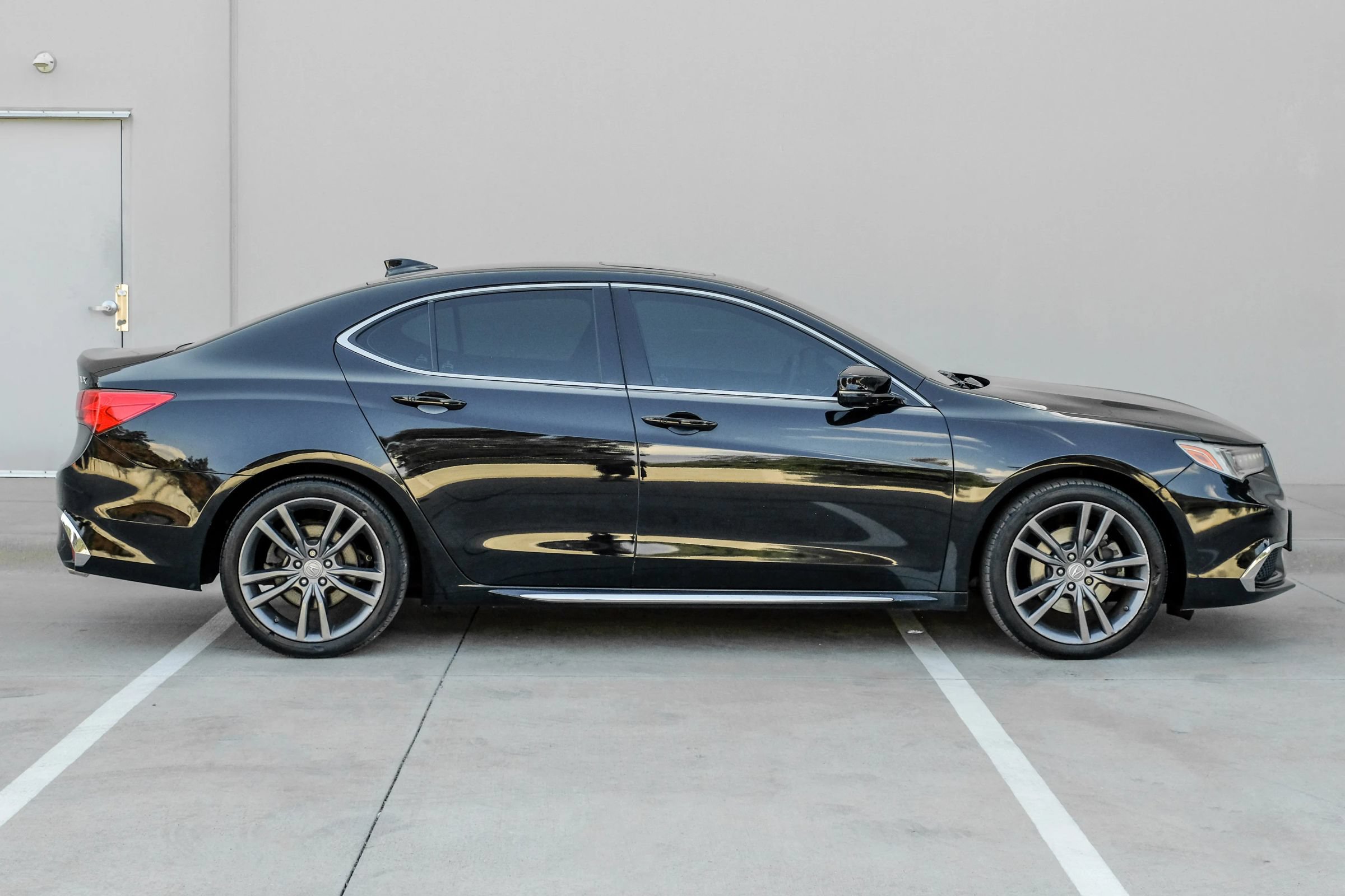 Used 2019 Acura TLX w/ Technology Package FWD image 10
