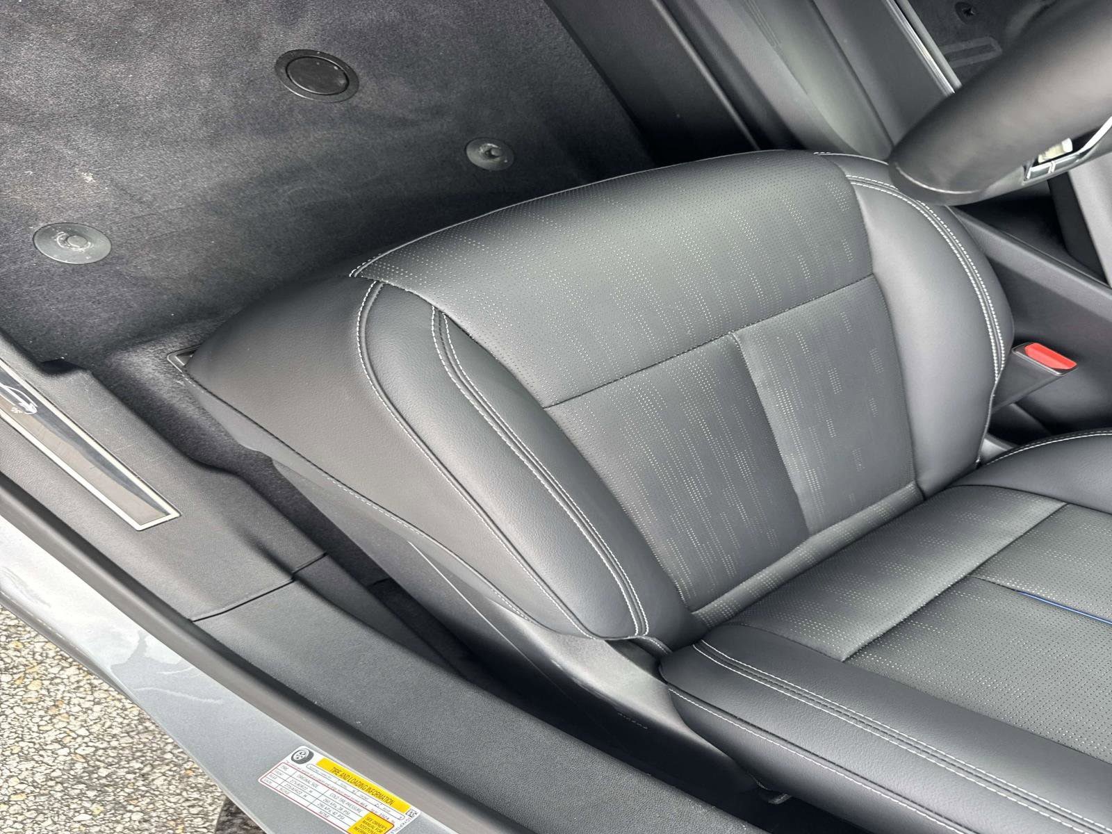 Certified 2025 Cadillac Lyriq Luxury w/ LPO, Floor Liner Package AWD/4WD image 19