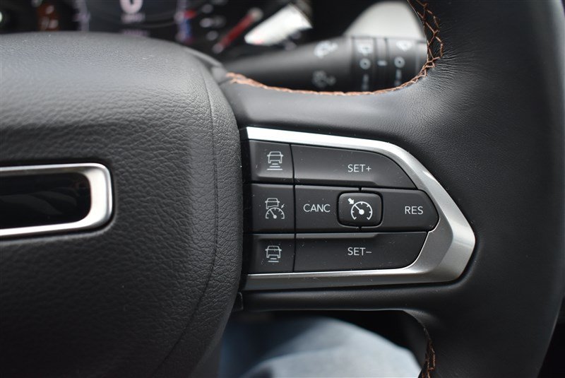 Used 2022 Jeep Compass Limited w/ Sun and Sound Group AWD/4WD image 16