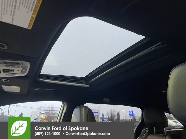 Used 2025 Toyota Sienna Platinum image 40