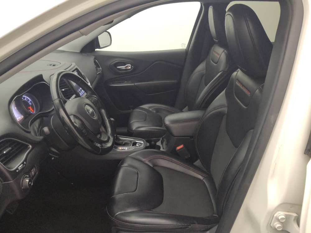 Used 2019 Jeep Cherokee Trailhawk AWD/4WD image 17