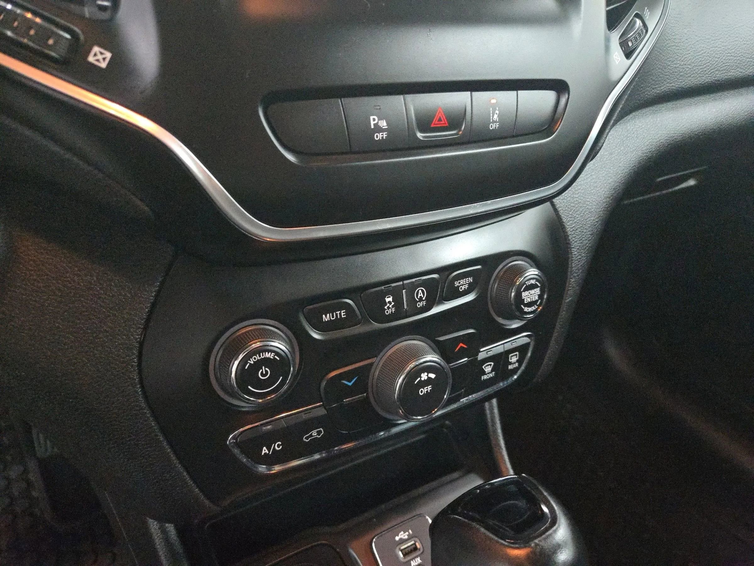 Used 2021 Jeep Cherokee Latitude image 24