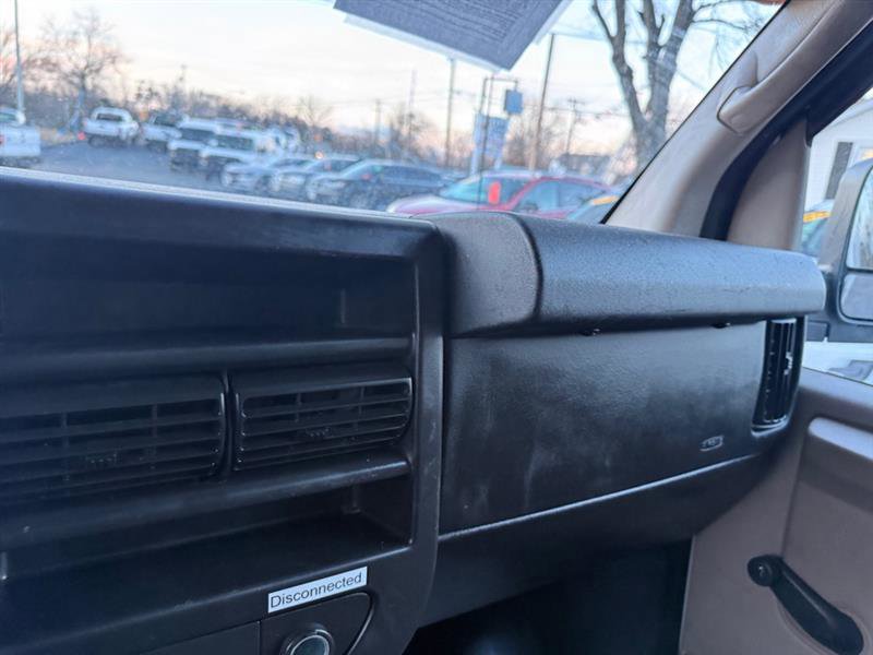 Used 2011 Chevrolet Express 2500 image 27