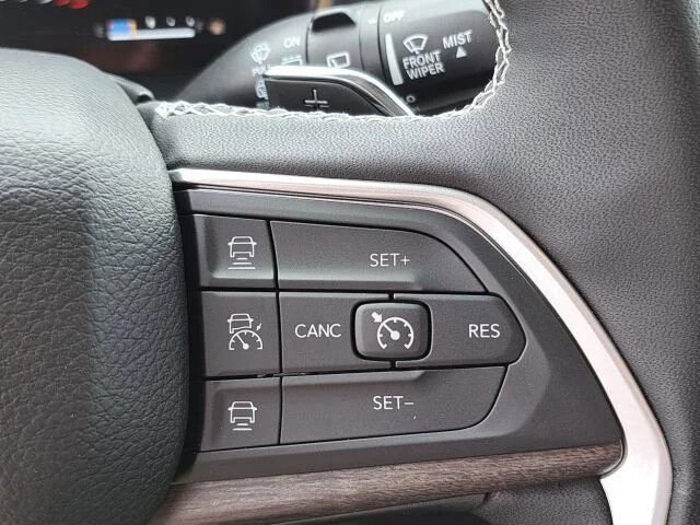Used 2023 Jeep Grand Cherokee Limited RWD image 24