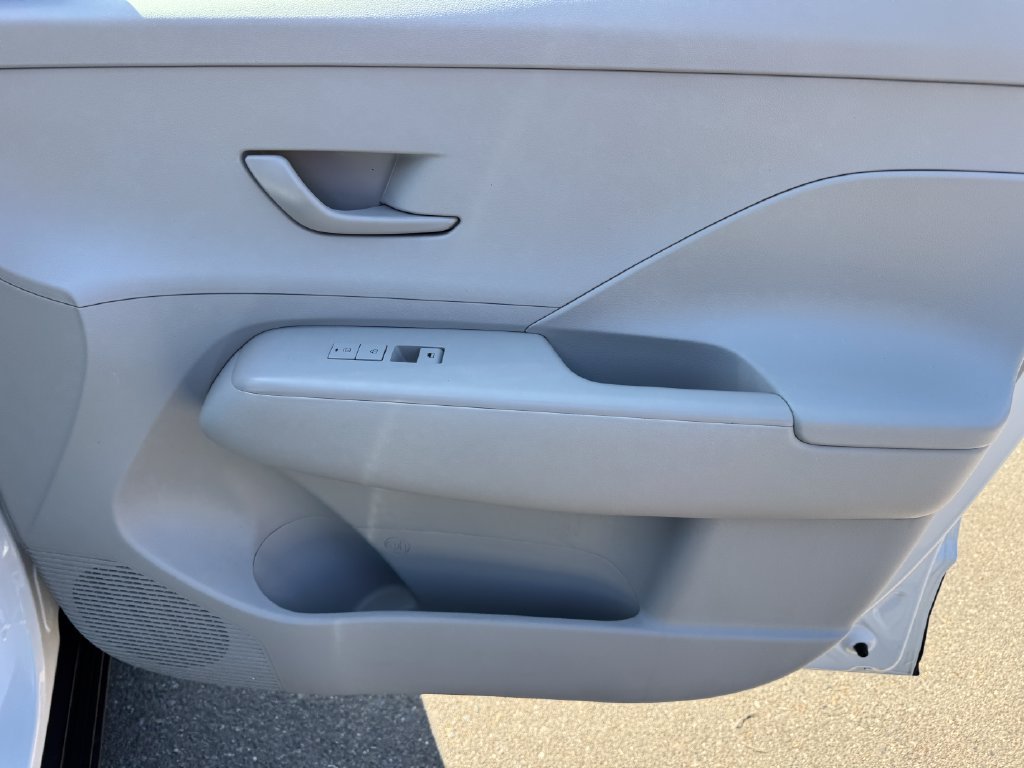 Certified 2025 Hyundai Kona SEL FWD image 11