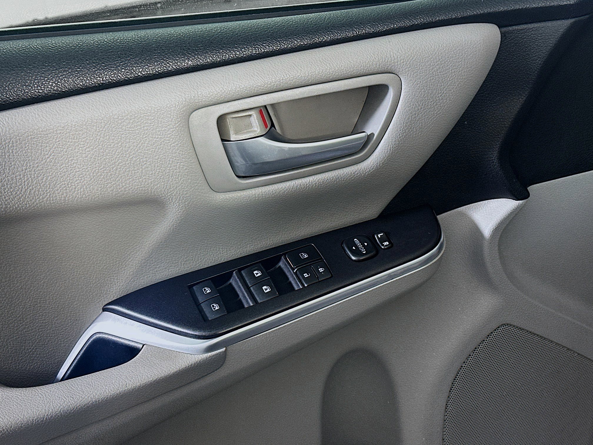 Used 2016 Toyota Camry LE image 15