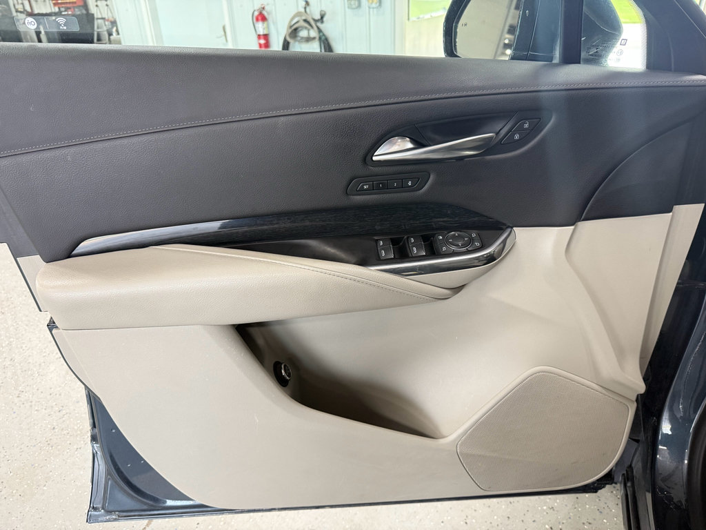 Used 2019 Cadillac XT4 Premium Luxury AWD/4WD image 11