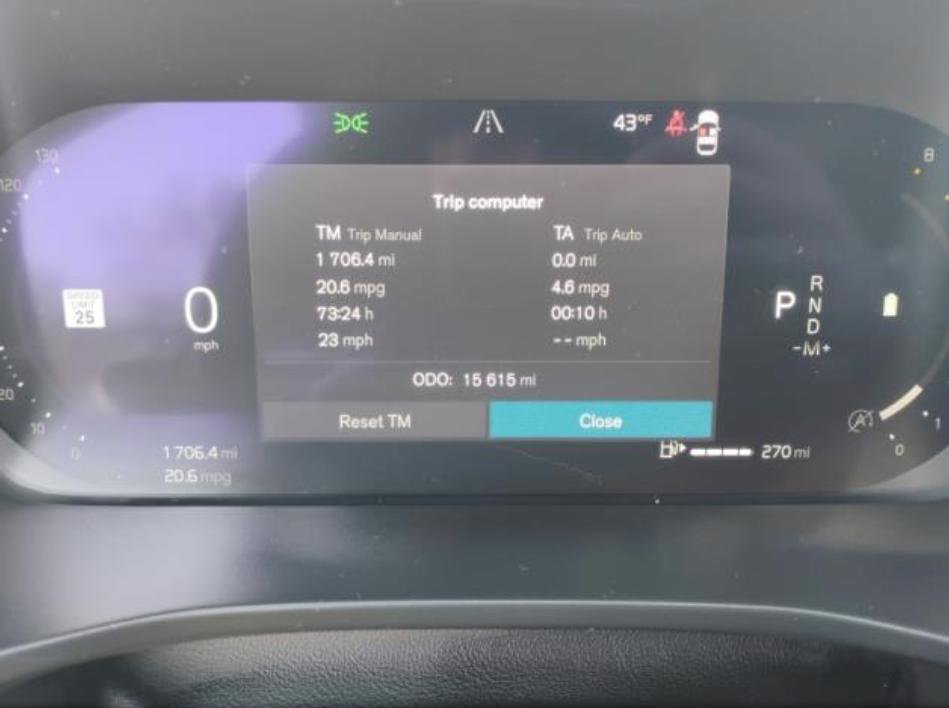 Used 2025 Volvo XC40 B5 Core image 38