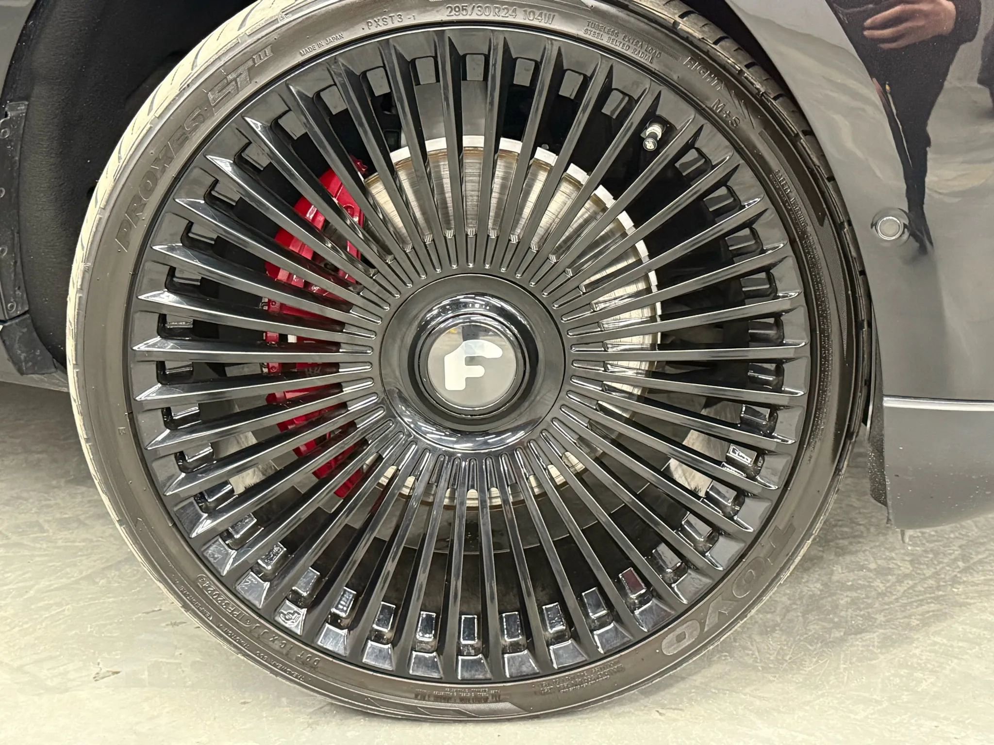 Used 2022 Rolls-Royce Cullinan Black Badge w/ Dark Exterior Package image 28