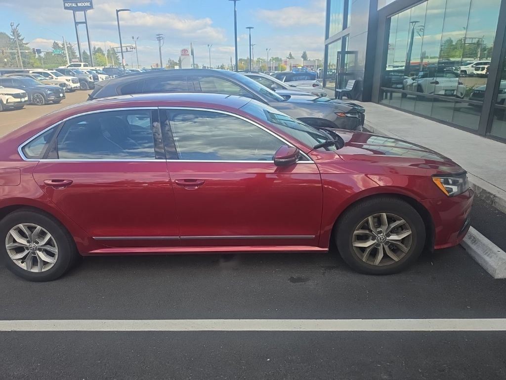 Used 2017 Volkswagen Passat 1.8T S FWD image 2