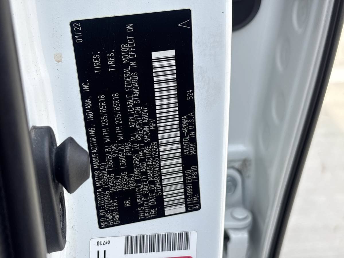 Used 2022 Toyota Highlander XLE FWD image 28
