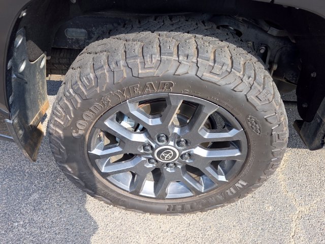 Used 2024 Toyota Sequoia Platinum AWD/4WD image 9