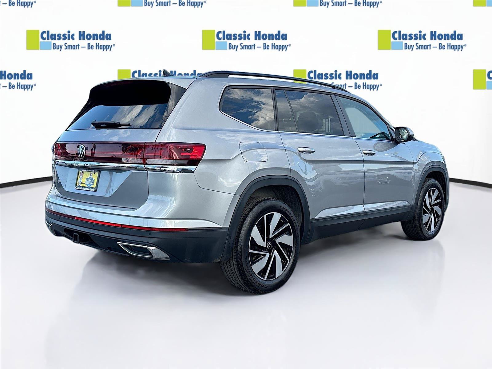Used 2025 Volkswagen Atlas SE FWD image 8