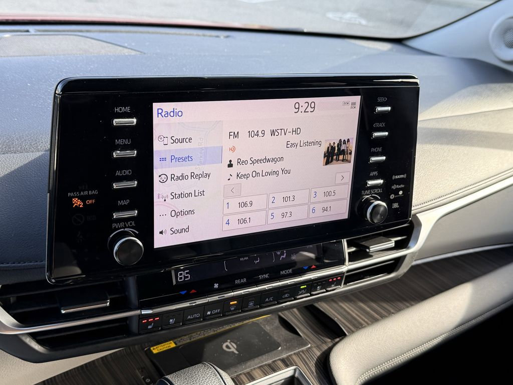 Used 2021 Toyota Sienna Limited FWD image 27