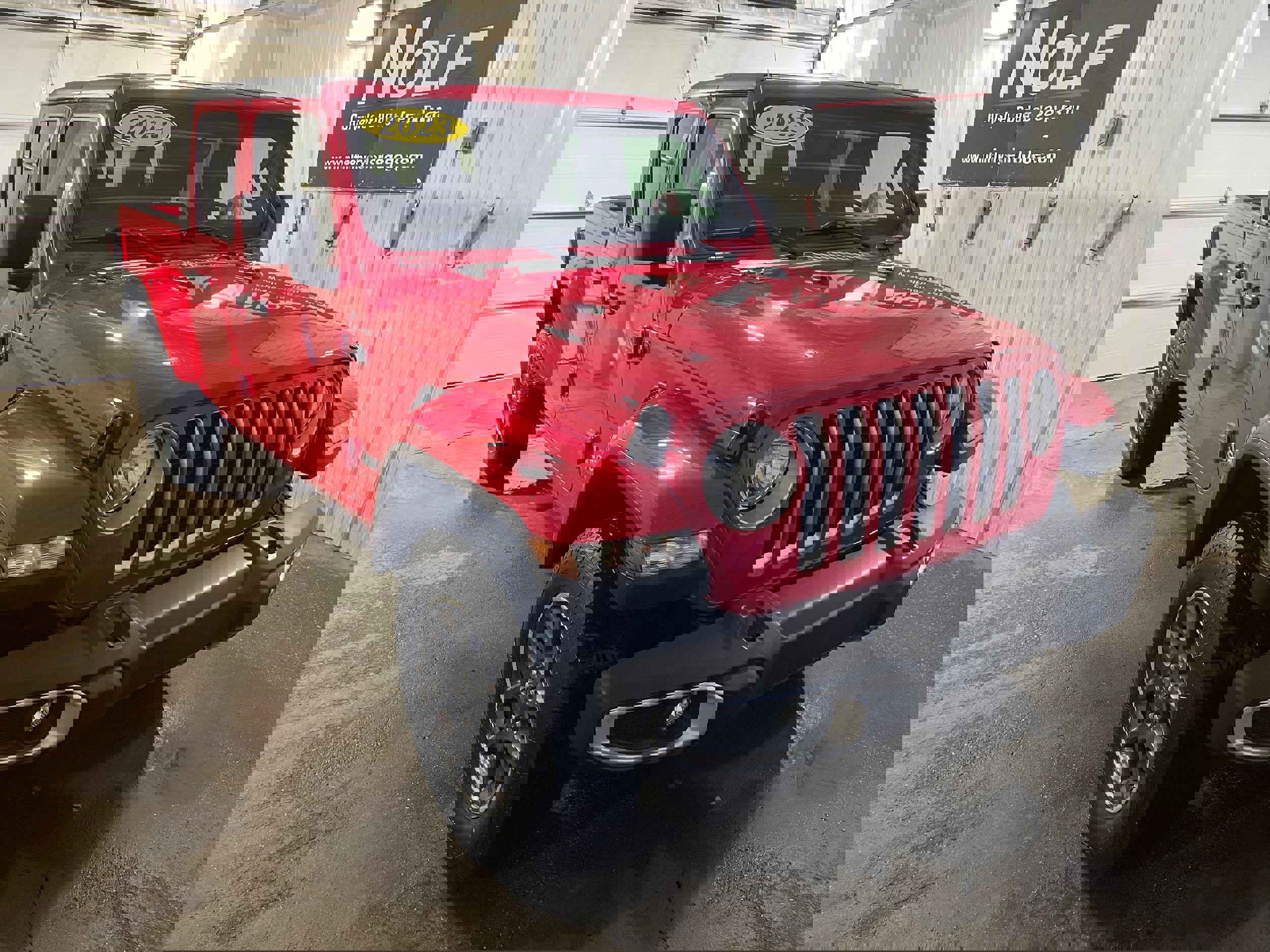 Used 2023 Jeep Gladiator Overland image 2