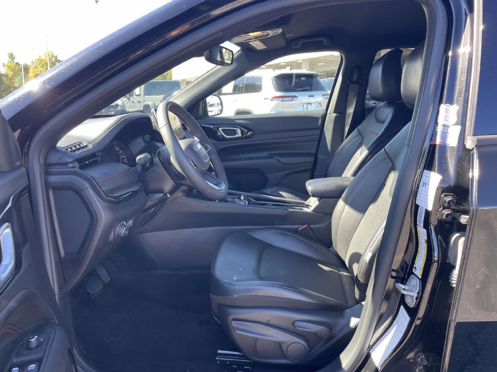 Used 2025 Jeep Compass Trailhawk AWD/4WD image 27