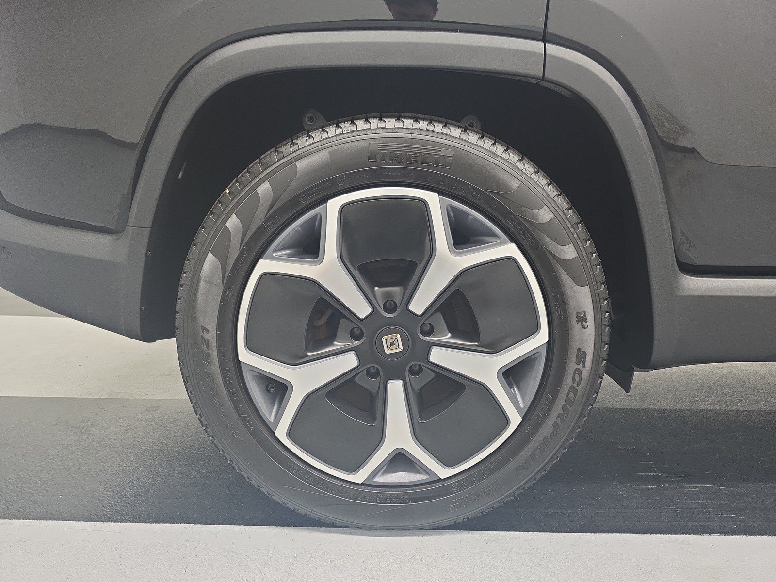Used 2024 Rivian R1S Adventure AWD/4WD image 12