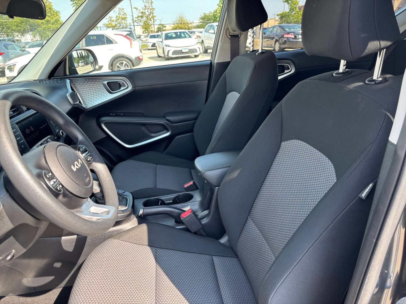 Used 2025 Kia Soul LX w/ LX Technology Package FWD image 24