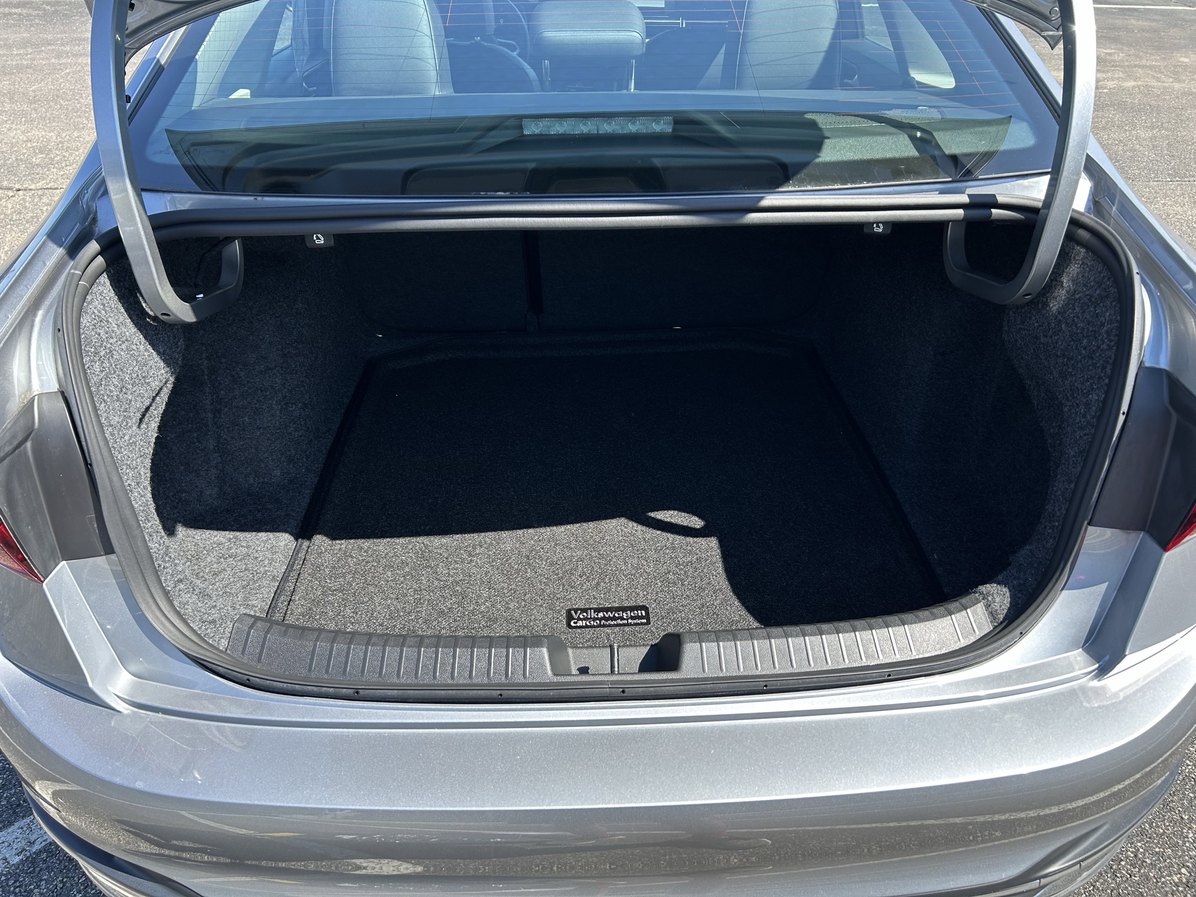 Certified 2025 Volkswagen Jetta SEL image 28