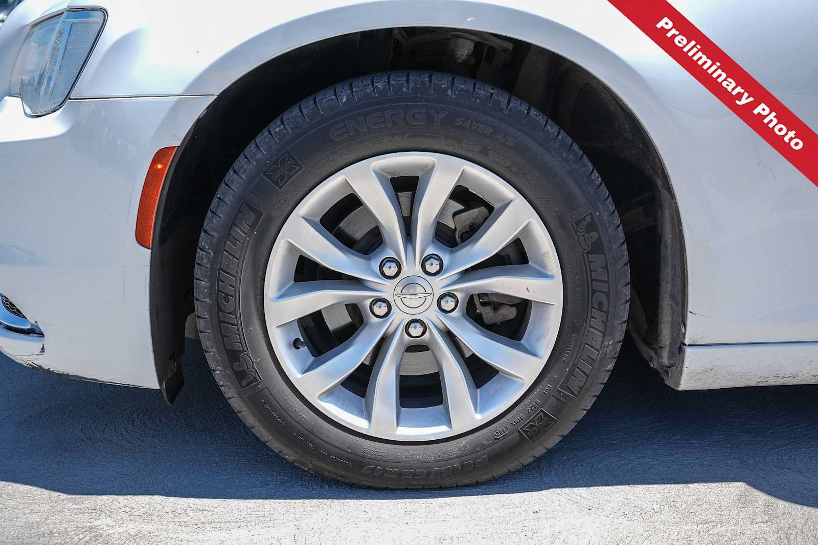 Used 2016 Chrysler 300 Limited RWD image 12