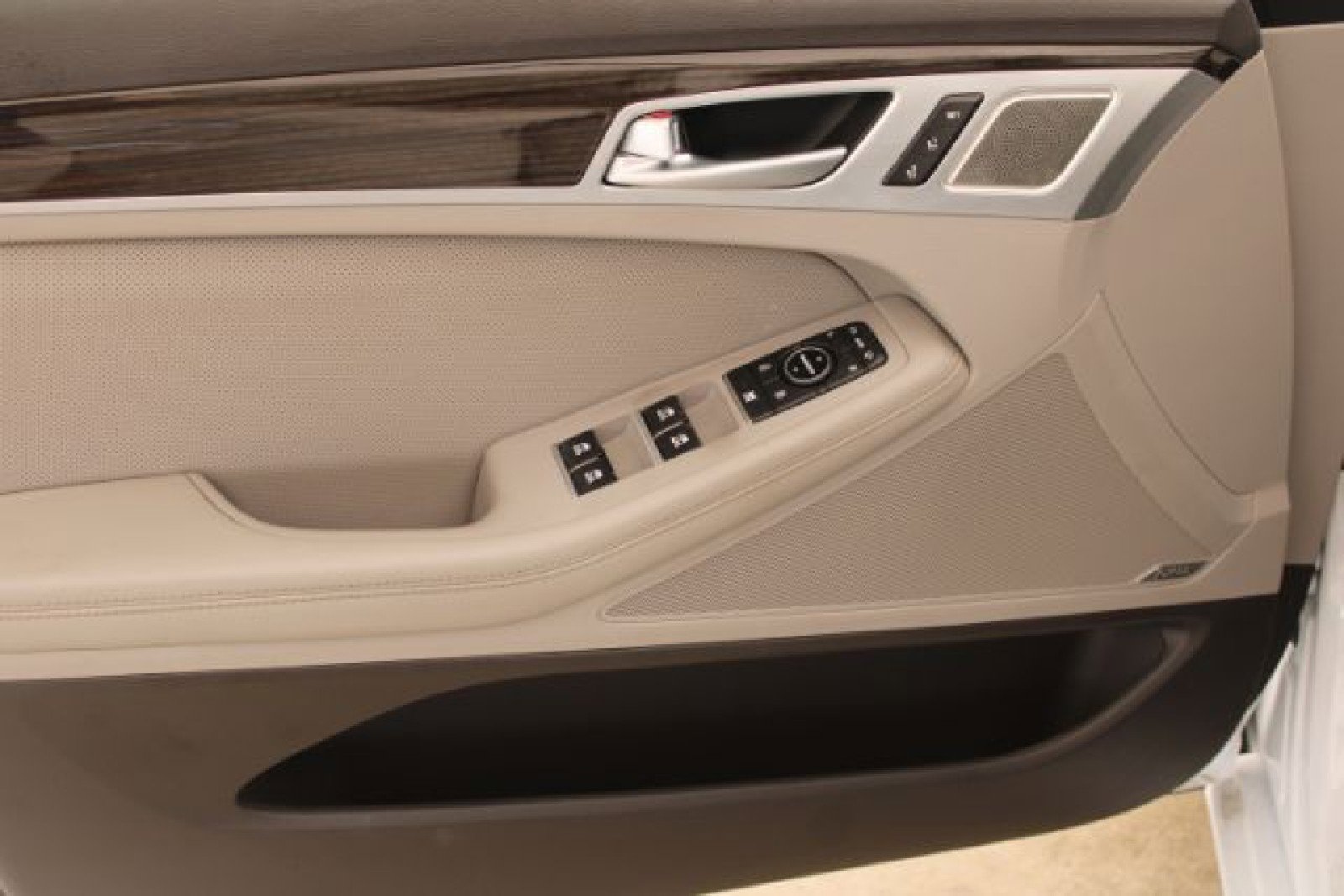Used 2018 Genesis G80 3.8 w/ Option Group 02 RWD image 14