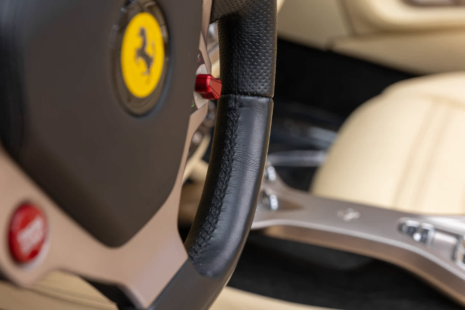 Used 2010 Ferrari California RWD image 31