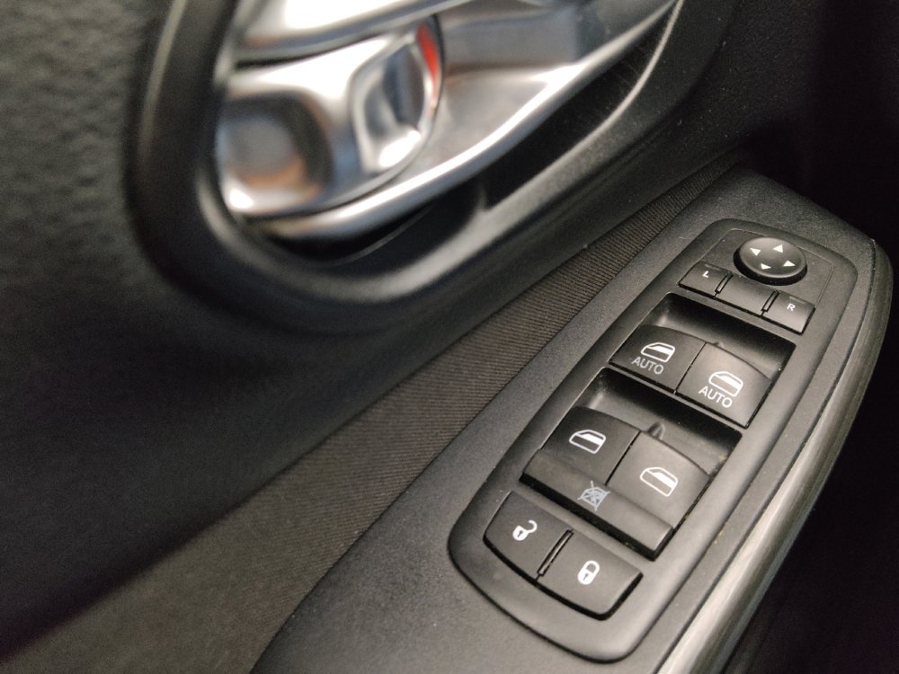 Used 2016 Jeep Cherokee Latitude FWD image 27