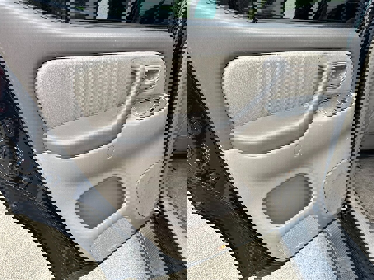 Used 2005 Toyota Sequoia Limited image 19